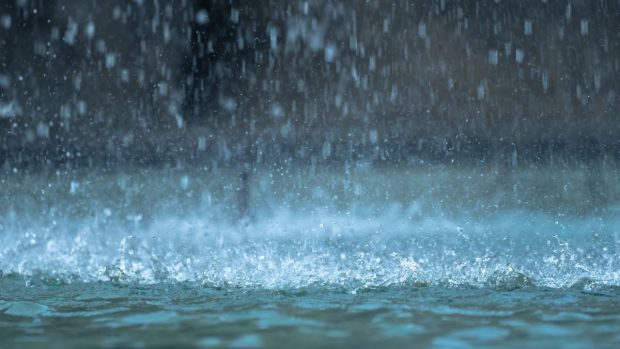 Meteorologii anunță variabilitate accentuată a vremii, cu scăderi importante de temperatură și precipitații frecvente începând cu săptămâna viitoare