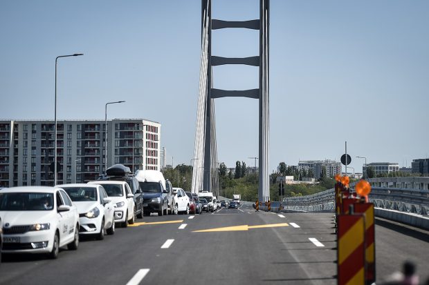 Cea mai scumpă curbă la dreapta din România va avea și variantă spre stânga. Alternativa pentru șoferii care se înghesuie la ieșire pe pasajul Ciurel