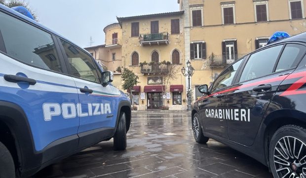 Un român de 67 de ani cu un ghiozdan plin de bani, arestat în Italia pentru că mai avea de petrecut timp în închisoare