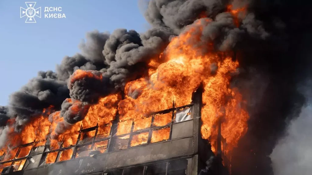 VIDEO Kievul arde! Rușii au dat foc capitalei Ucrainei, într-un nou atac sălbatic cu rachete și drone
