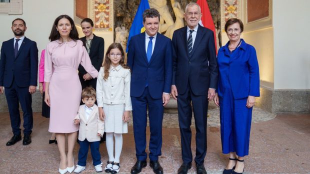 Nicușor Dan na obisku v Avstriji s svojo družino