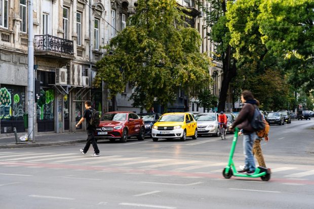 Care sunt cele mai mari probleme din București, din punctul de vedere al părinților. Aglomerația rutieră și siguranța pe străzi se află în top