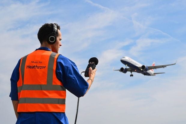 Haos pe aeroporturile din Marea Britanie: o „problemă” a controlului traficului aerian a anulat mai multe zboruri