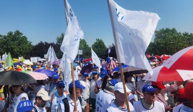 Profesorii ies în stradă împotriva Legii Bolojan: „Stă în puterea noastră să refuzăm”
