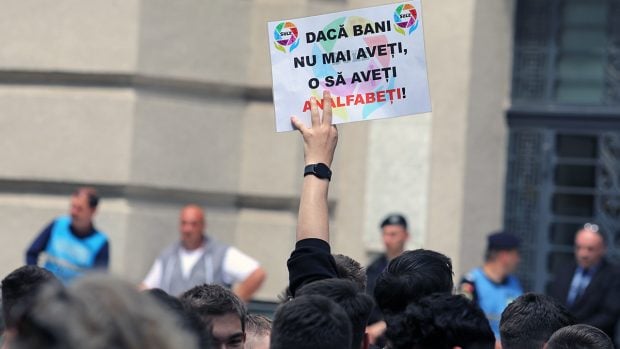 Cum au ajuns profesorii să câștige mai mult decât media națională