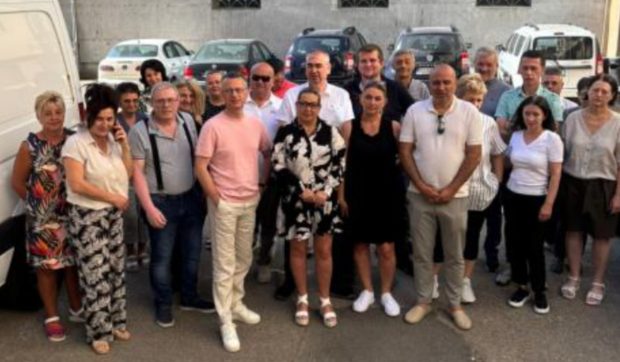 Protest mai mult ca o ieșire la cafea: „Cu o mână ne cer, cu alta ne iau”, s-au plâns angajații Finanţelor Publice la Oradea