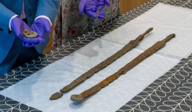 Un căutător de metale amator a descoperit o comoară din Epoca Fierului: „A fost un noroc fenomenal” 
