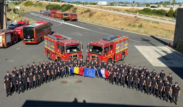 Alți 40 de pompieri români îi înlocuiesc pe cei aflați deja în Franța de două săptămâni, unde se luptă cu stingerea incendiilor de pădure