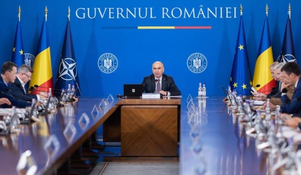 Ședință la Palatul Victoria pentru aprobarea măsurilor fiscale asumate de Guvernul Bolojan. Protestele continuă