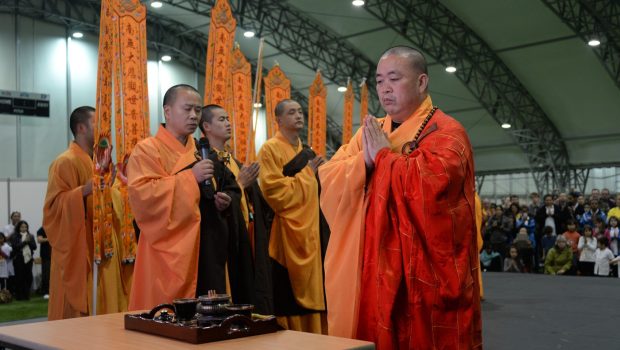 Călugărul-șef al Templului Shaolin, leagănul artelor marțiale din China, este anchetat pentru deturnare de fonduri şi relații „nepotrivite” cu mai multe femei