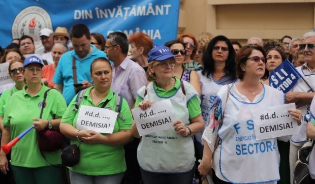 Bolojenismul e psihoză, nu proiect. Să umilim profesori, elevi, mame, șomeri, să privatizăm nu sunt soluții, sunt obsesii