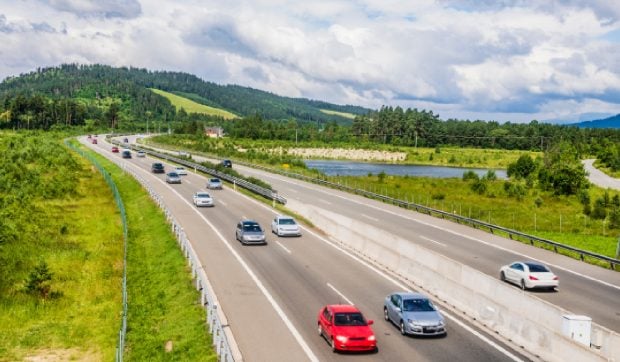 Ce trebuie să știi dacă mergi cu mașina în Slovacia: limite de viteză, amenzi și reguli de circulație
