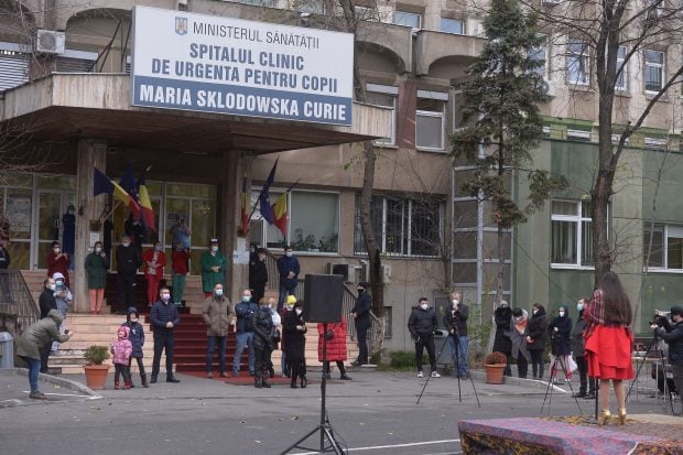 Un agent de pază de la Spitalul „Marie Curie” din București, acuzat că a lovit un bărbat și că a folosit și spray lacrimogen. De la ce a pornit scandalul
