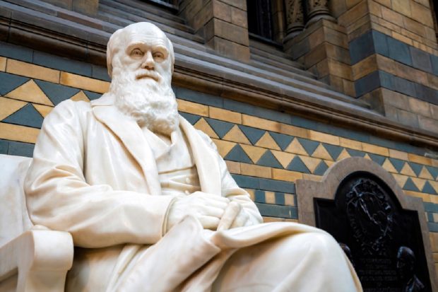 Cine a fost Charles Darwin