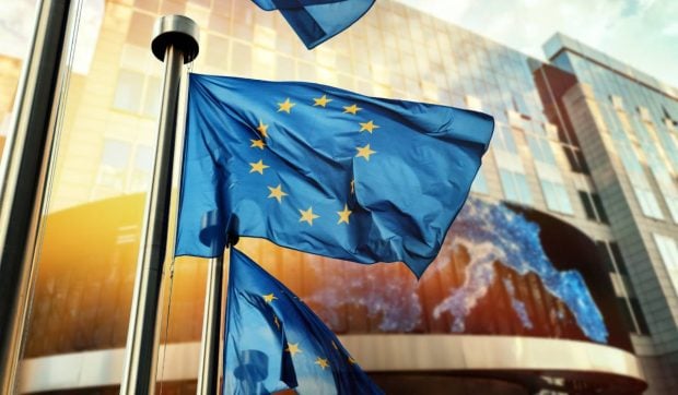 Ipocrizie: UE face din ce în ce mai mult comerț cu dictatori și finanțează astfel amenințări chiar la adresa sa