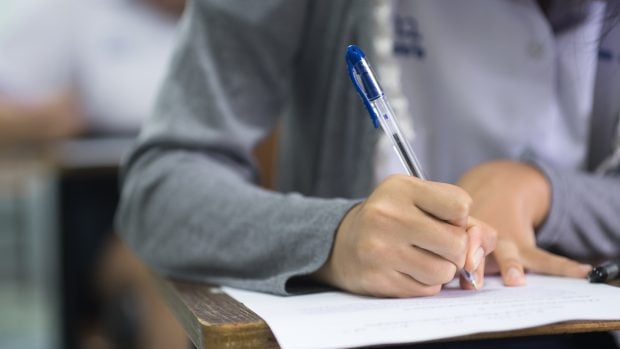 Proba scrisă a examenului de Titularizare 2025 ar putea fi boicotată. Profesorii se revoltă împotriva Legii Bolojan