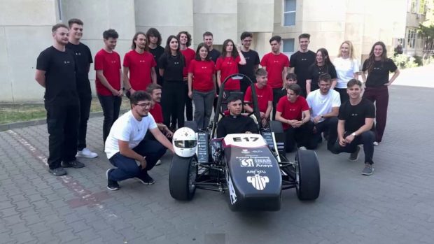 Studenții din Cluj au creat un bolid electric de 100.000 de euro pe care vor să-l vadă pe circuitul de Formula 1 din Germania