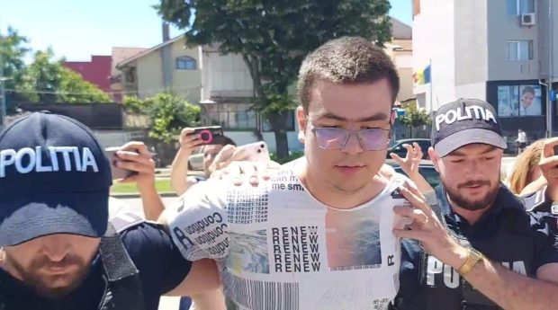 Studentul care a vrut să-i dea foc unui profesor după ce l-a picat la examen, condamnat la 5 ani și 8 luni de închisoare pentru tentativă de omor