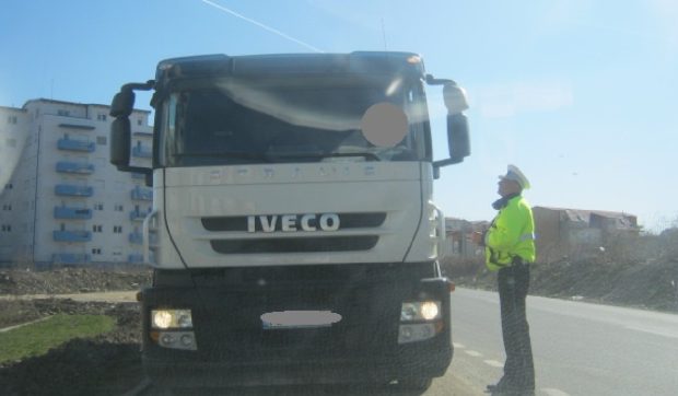 Șoferii de TIR din Timișoara nu mai sunt speriați de amenzi: cât au plătit de la începutul anului pentru că au circulat prin zone interzise