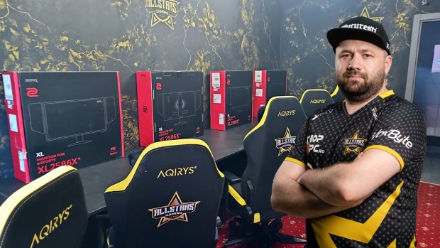 Țincuse Alexandru-Cristian(Str3su) și-a transformat pasiunea pentru gaming și calculatoare, într-un proiect care îmbină streamingul cu asamblarea și customizarea de PC-uri