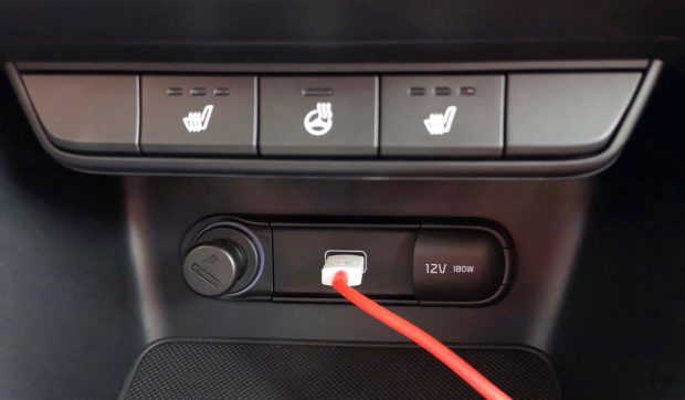 Iată 6 lucruri utile pe care le puteți face cu portul USB al mașinii și despre care poate nu ați auzit încă