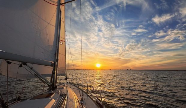 Cazare de lux pe valurile mării. Iahturile, noua modă pentru turiștii cu dare de mână de pe litoralul românesc