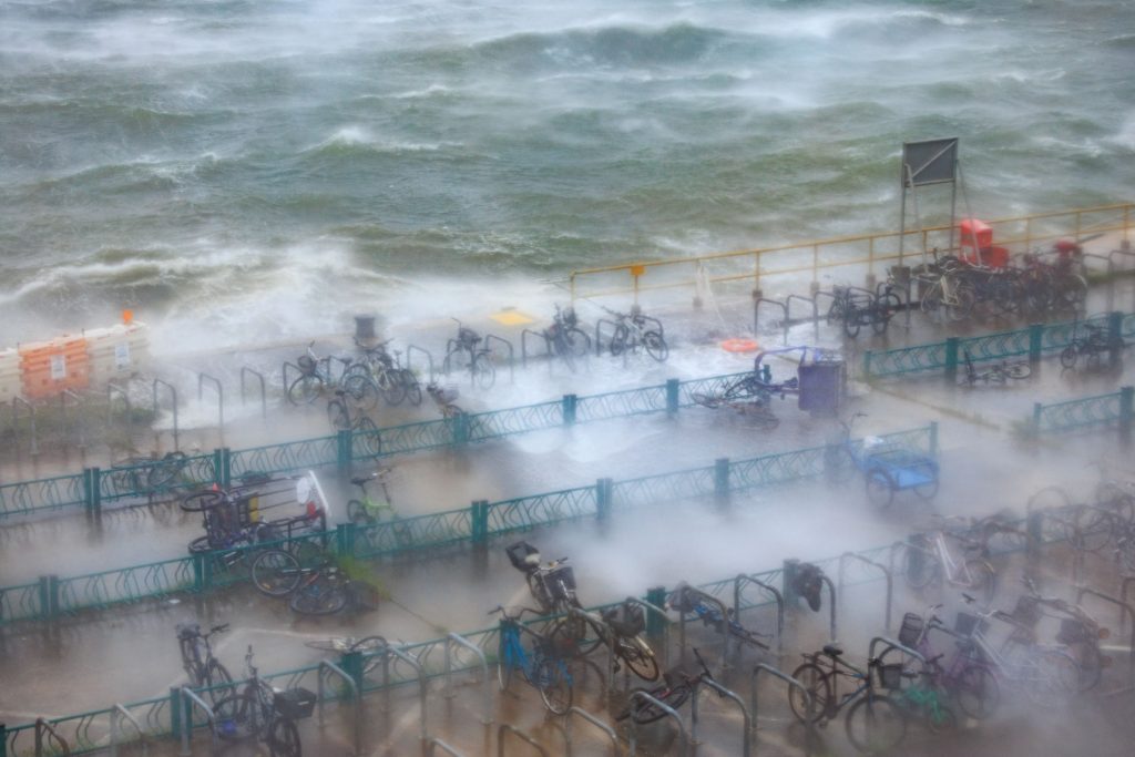 valuri apa taifun hong kong 20 iulie 2025
