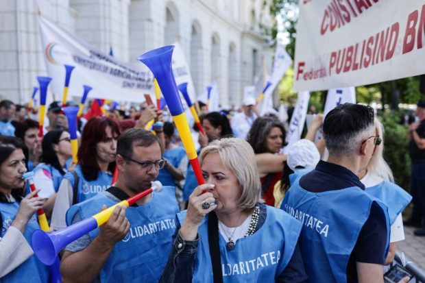 Sindicatele critică măsurile fiscale: : „E ca și cum ospătarul îți aduce ciorba și apoi ți-o ia înapoi”