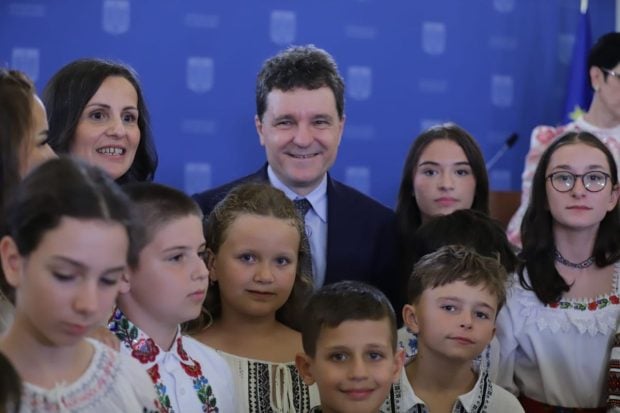 Nicuşor Dan, către copiii din diaspora: Statul ăsta român trebuie să aibă grijă de toţi românii. Se întâmplă asta în practică? Nu prea, în momentul ăsta