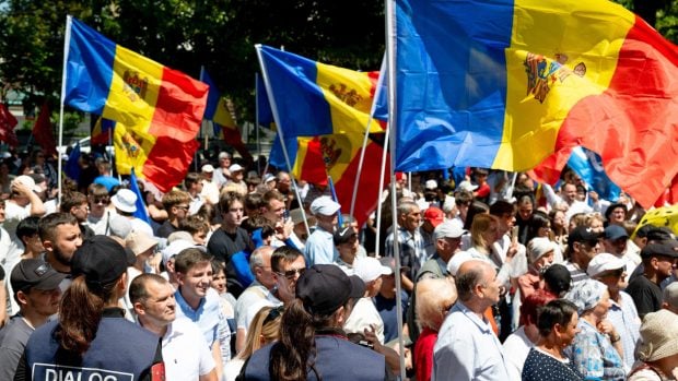 Interviu. Miza alegerilor parlamentare din Rep. Moldova, explicată de scriitorul Nicolae Negru: pericolul unui „guvern trădător”, inclusiv pentru România, și cum acționează Kremlinul