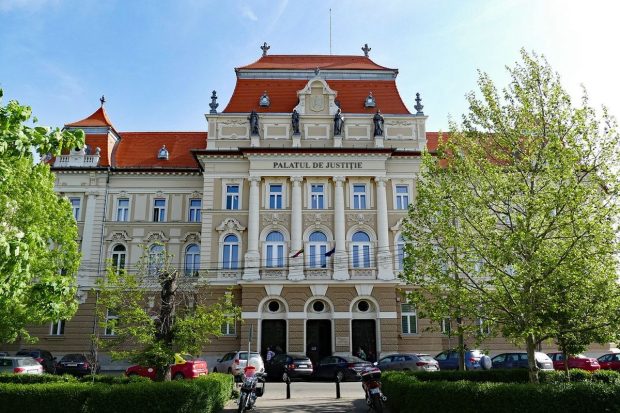 Cine sunt „rebelii cu robă” din Oradea care continuă să lucreze: altfel, doi din trei magistrați bihoreni s-au pensionat înainte să împlinească 50 de ani