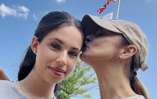 Imagine Stire Cum au apărut Andreea Marin și Violeta la Universitatea Cornell din America, acolo unde tânăra va studia. „Dorul m-a cuprins la întoarcerea acasă” | 2review.ro