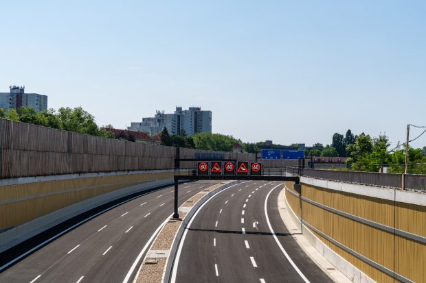 Nemții au construit 3,2 km de autostradă în 32 de ani și șoseaua i-a costat 721 de milioane de euro, cea mai scumpă din țară