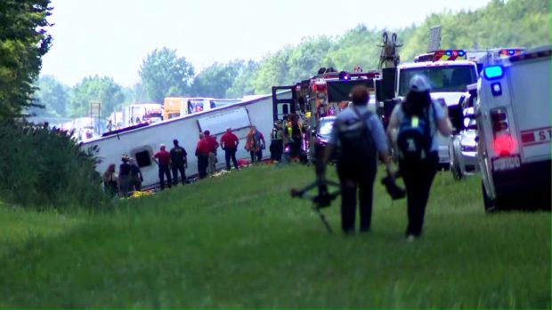 Cinci morţi şi zeci de răniţi, după ce un autocar s-a răsturnat pe o autostradă din New York. Majoritatea nu purtau centurile de siguranță