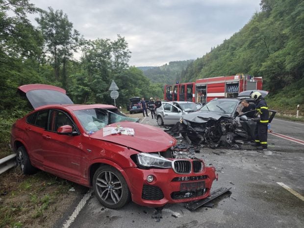 Accident cu cinci români implicați în Bulgaria, la Veliko Târnovo. O mamă și fiul ei au fost aduși cu un elicopter Black Hawk la București