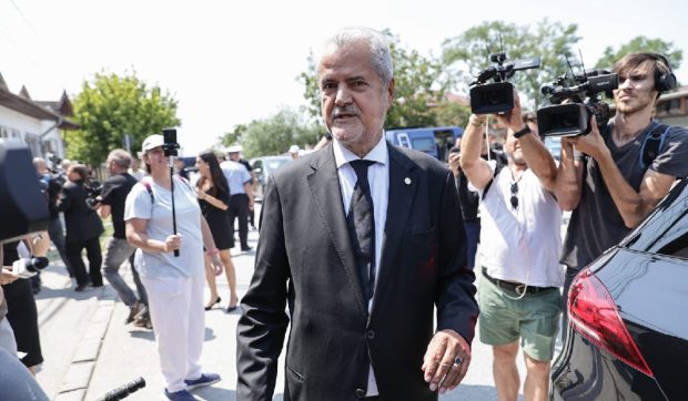 Adrian Năstase, declarații după înmormântarea lui Ion Iliescu: „Face parte din istoria noastră”. Ce spune despre marii absenți