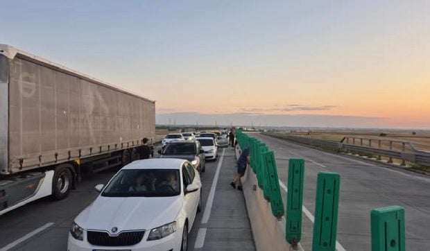 Aglomerație la început de august pe Podul Prieteniei, pe sensul de ieșire din țară: „Nu ne-am mișcat deloc”