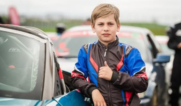 La doar 10 ani, un băiat din Ploiești a devenit cel mai tânăr campion național de drift. Cine este Alexis Stan