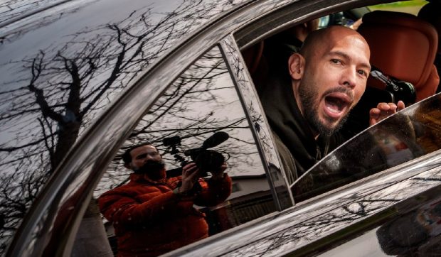 Andrew Tate, mai sărac cu 200.000 de euro: poliția i-a confiscat banii plătiți pentru o ediție specială Aston Martin