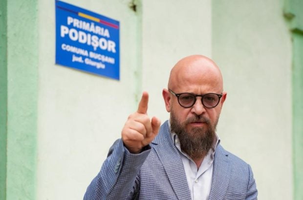 Andrei Coman, primarul din serialul „Iubire cu parfum de lavandă”, vară între Podișor și Puglia: „Toată lumea mă strigă dom’ primar!”