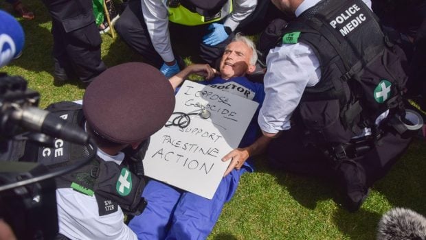 Poliția londoneză a făcut sute de arestări la un protest pro Palestina, acuzând participanții de sprijinirea unei organizații teroriste