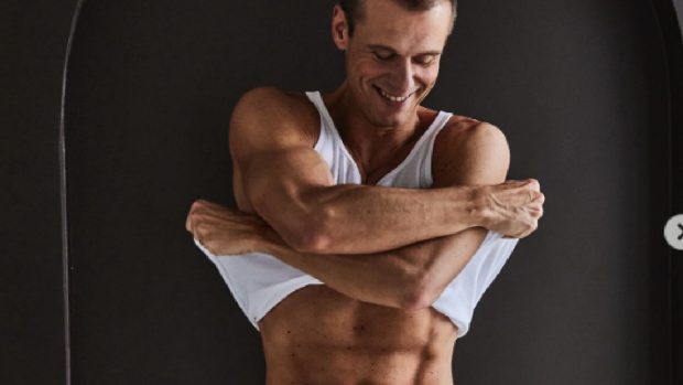 DJ-ul olandez Armin van Buuren a apărut pe coperta Men’s Health: „De 5 ani nu mai pun gura pe alcool”