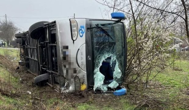 Un autocar cu 20 de persoane s-a răsturnat în Cluj. Un bărbat de 70 de ani a murit și 11 persoane au fost rănite. A fost activat Planul Roșu de Intervenție