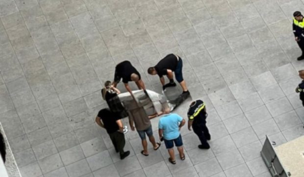 Un bărbat a murit la Oradea după ce a căzut de la etajul 5 sub privirile îngrozite ale familiei. Închiriase apartamentul în regim hotelier