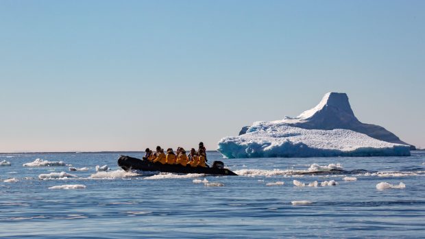 Turismul poluează Antarctica mai mult ca niciodată: numărul de turiști a crescut de 6 ori în ultimii 20 de ani