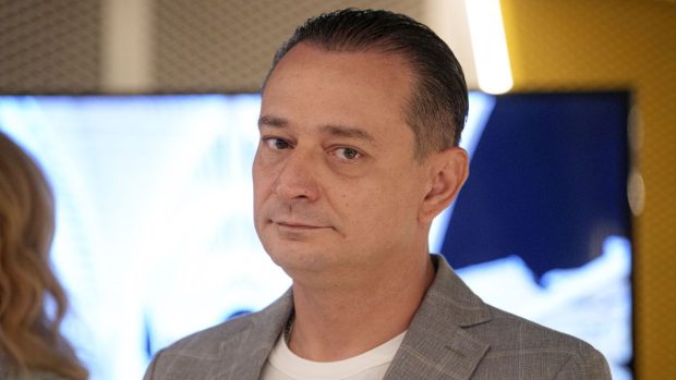 Bazinul de 3 milioane de euro din sectorul 4 din București, promis elevilor, a devenit afacere privată sub controlul PSD