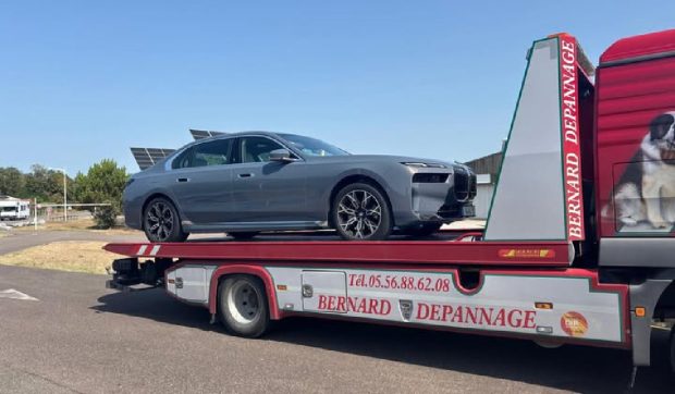 Român, prins la volanul unui BMW, cu 217 km/h, pe autostrăzile din Franța. Ce explicație le-a dat polițiștilor