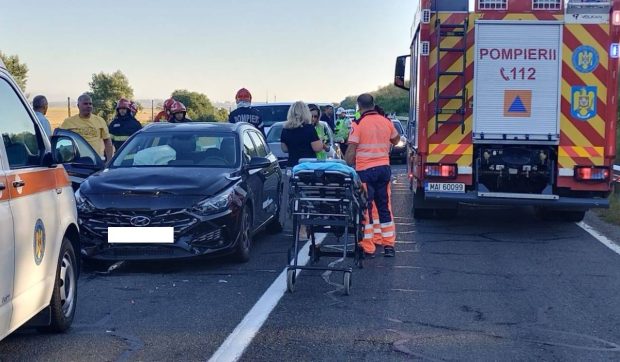 V trčenju šestih vozil med Galatijem in Brailo ranjeni dve osebi