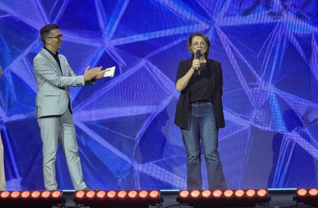 Imagine Stire Carmen Tănase e noul jurat de la „Românii au talent”. Actrița i-a luat locul lui Dragoș Bucur: „Încerc din răsputeri să nu dezamăgesc” | 2review.ro