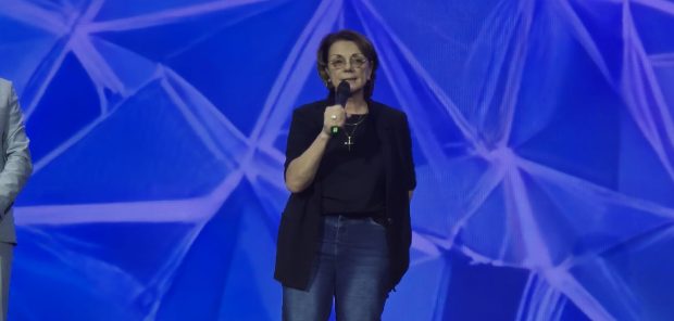 Imagine Stire Cum a primit Carmen Tănase propunerea de a face parte din juriul „Românii au Talent”. Ce i-a spus fiul ei. „M-am lipit de tavan, am țipat de bucurie” | 2review.ro